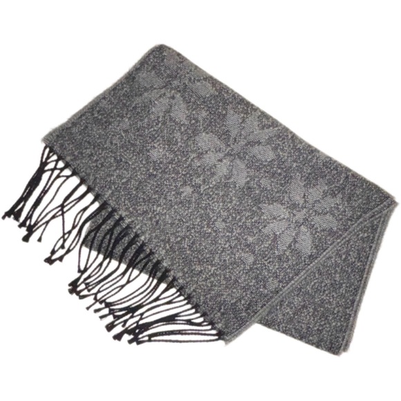 NWT Cejon Women's Gray Scarf Snowflake Pattern Heather Gray w/ fringe wrap scarf - Picture 3 of 16